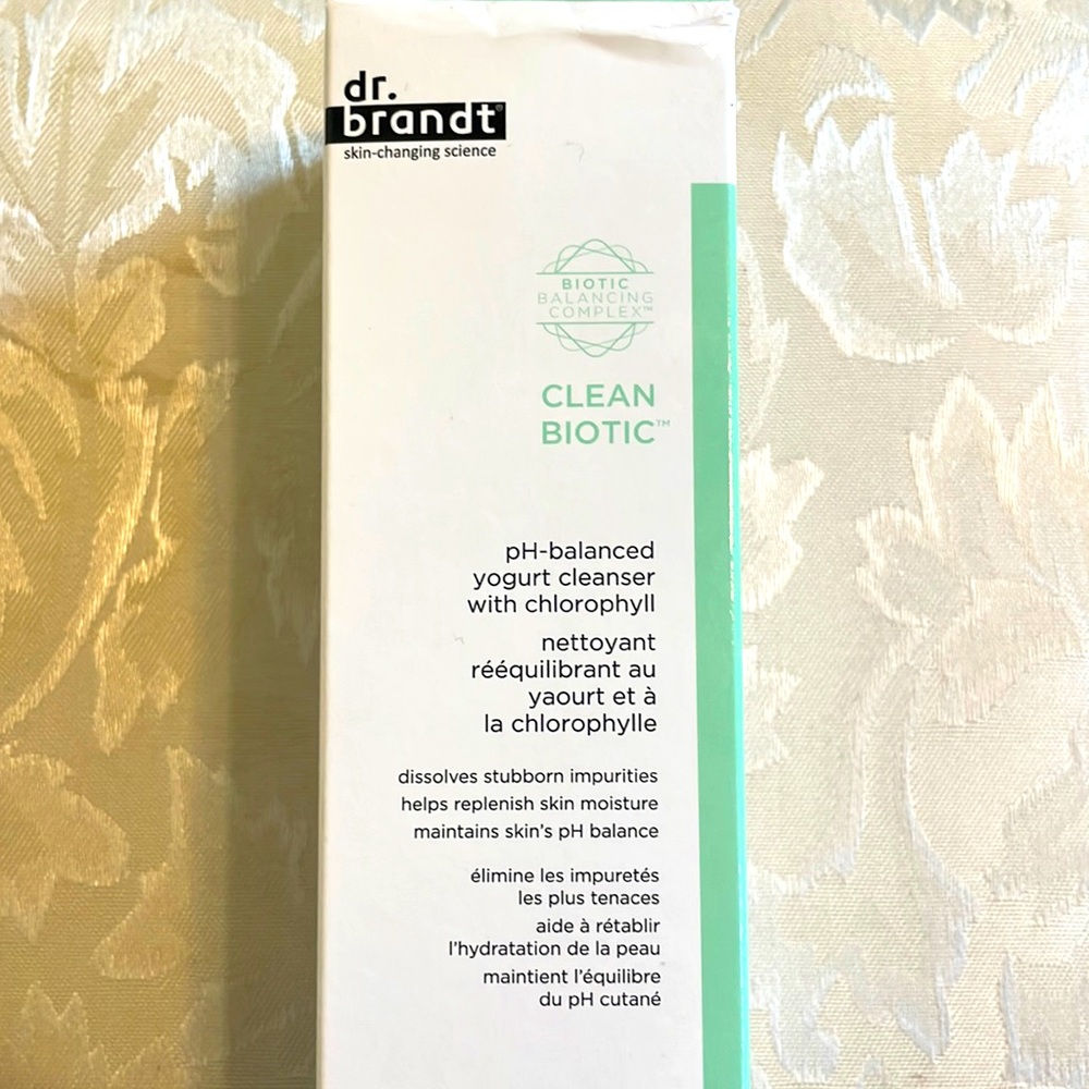 NEW dr. brandt clean biotic yogurt cleanser